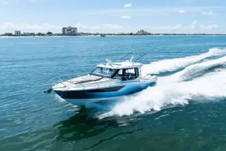 Thumbnail von Boston Whaler 365 Conquest