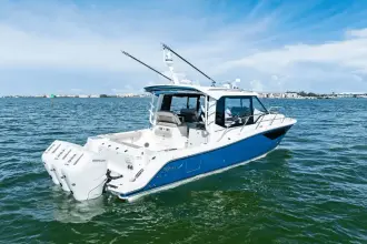 Thumbnail von Boston Whaler 365 Conquest