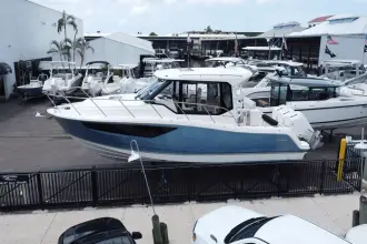 Thumbnail von Boston Whaler 365 Conquest