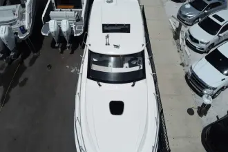 Thumbnail von Boston Whaler 365 Conquest