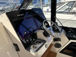 Thumbnail von Boston Whaler 365 Conquest