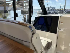 Thumbnail von Boston Whaler 365 Conquest