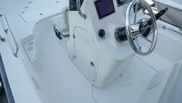 Thumbnail von Boston Whaler 170 Montauk