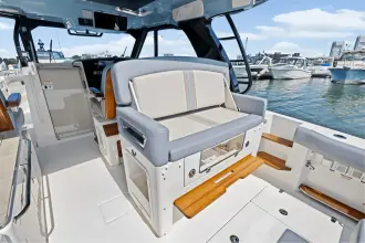 Thumbnail von Boston Whaler 380 Realm