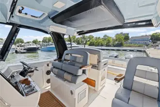 Thumbnail von Boston Whaler 380 Realm