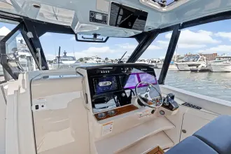 Thumbnail von Boston Whaler 380 Realm