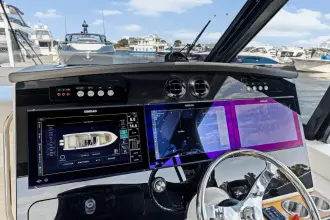 Thumbnail von Boston Whaler 380 Realm