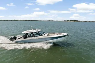 Thumbnail von Boston Whaler 380 Realm