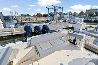 Thumbnail von Boston Whaler 360 Outrage