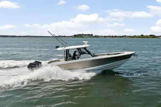 Thumbnail von Boston Whaler 360 Outrage