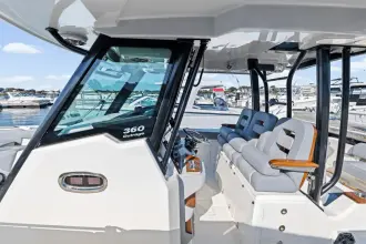 Thumbnail von Boston Whaler 360 Outrage