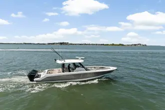 Thumbnail von Boston Whaler 360 Outrage