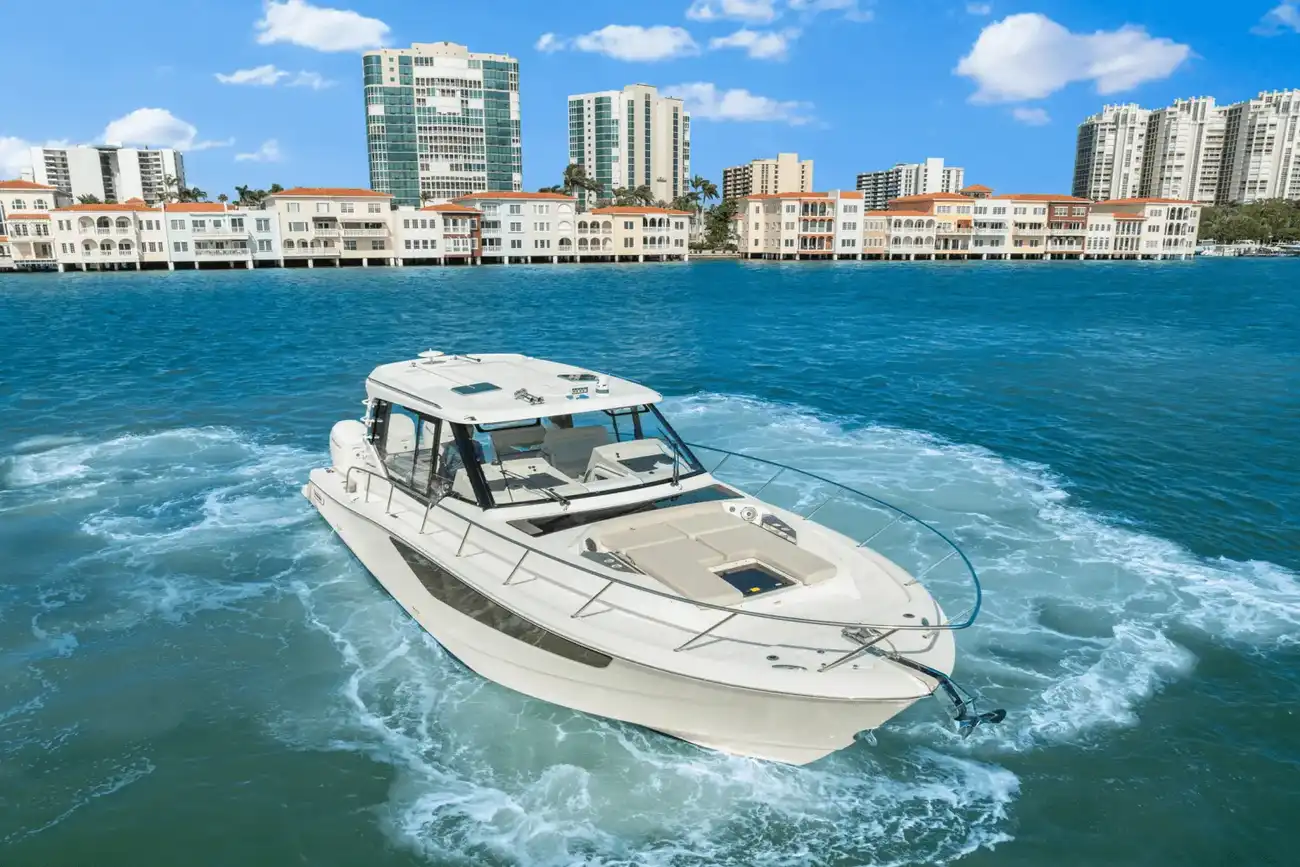 Thumbnail von Boston Whaler 405 Conquest
