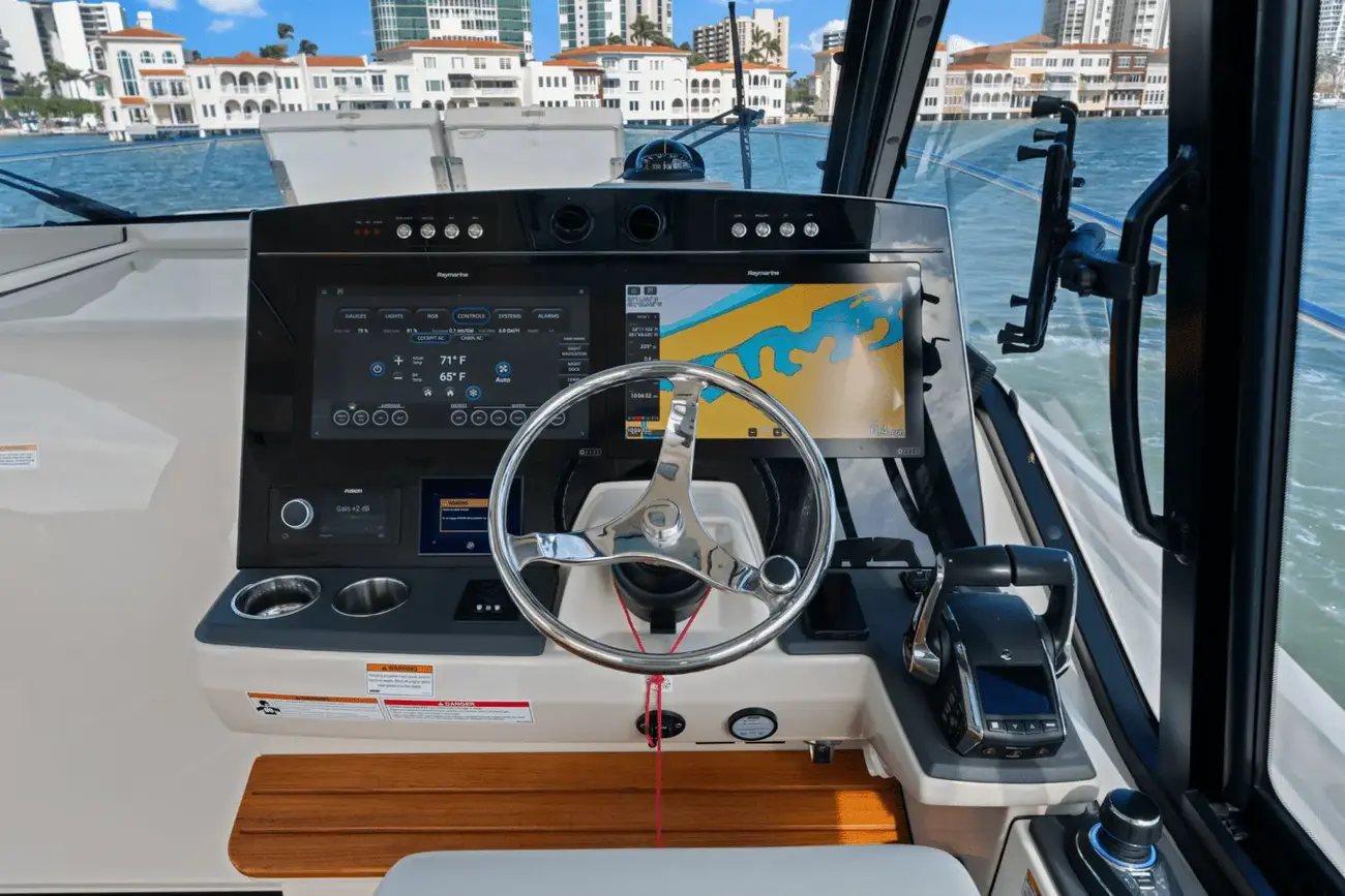 Thumbnail von Boston Whaler 405 Conquest