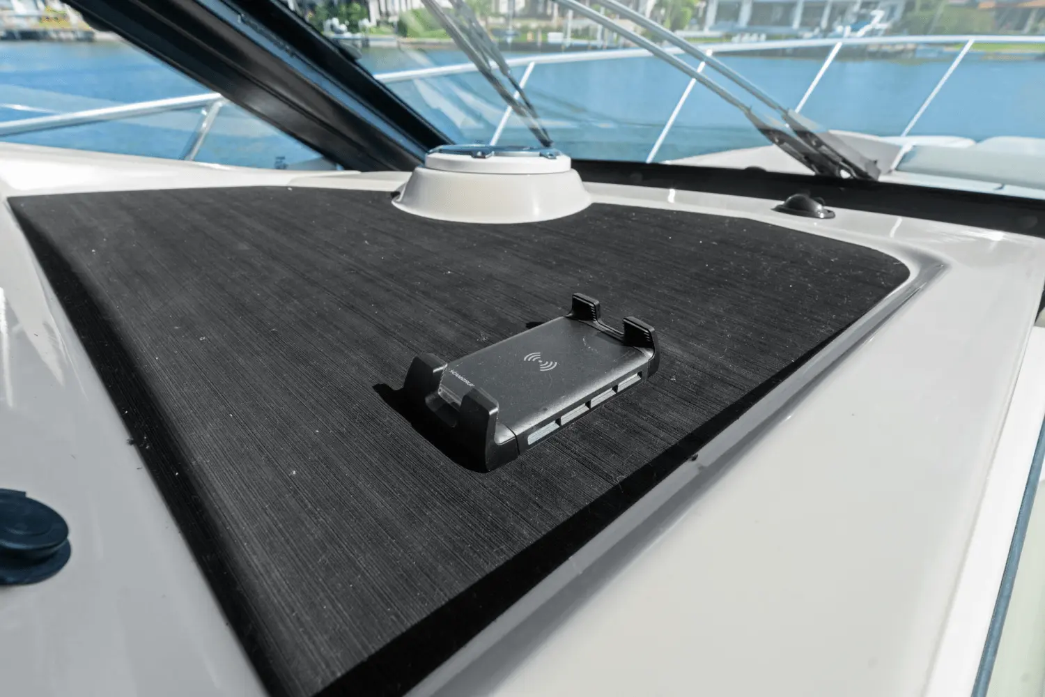 Thumbnail von Boston Whaler 405 Conquest