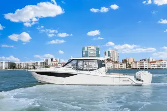 Thumbnail von Boston Whaler 405 Conquest