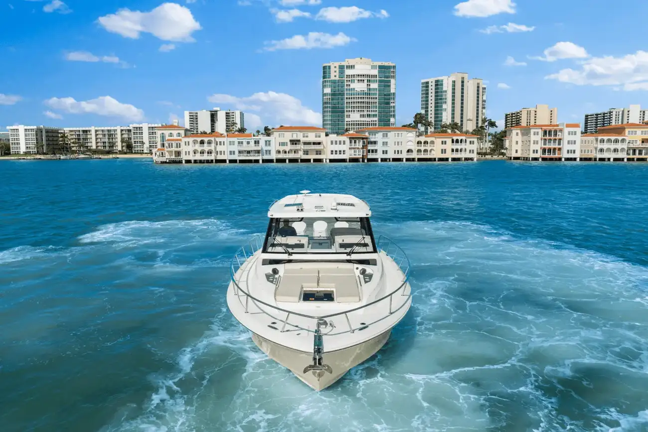 Thumbnail von Boston Whaler 405 Conquest