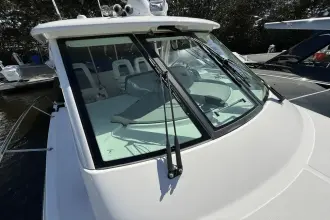 Thumbnail von Boston Whaler 345 Conquest