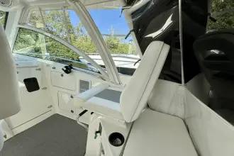 Thumbnail von Boston Whaler 345 Conquest