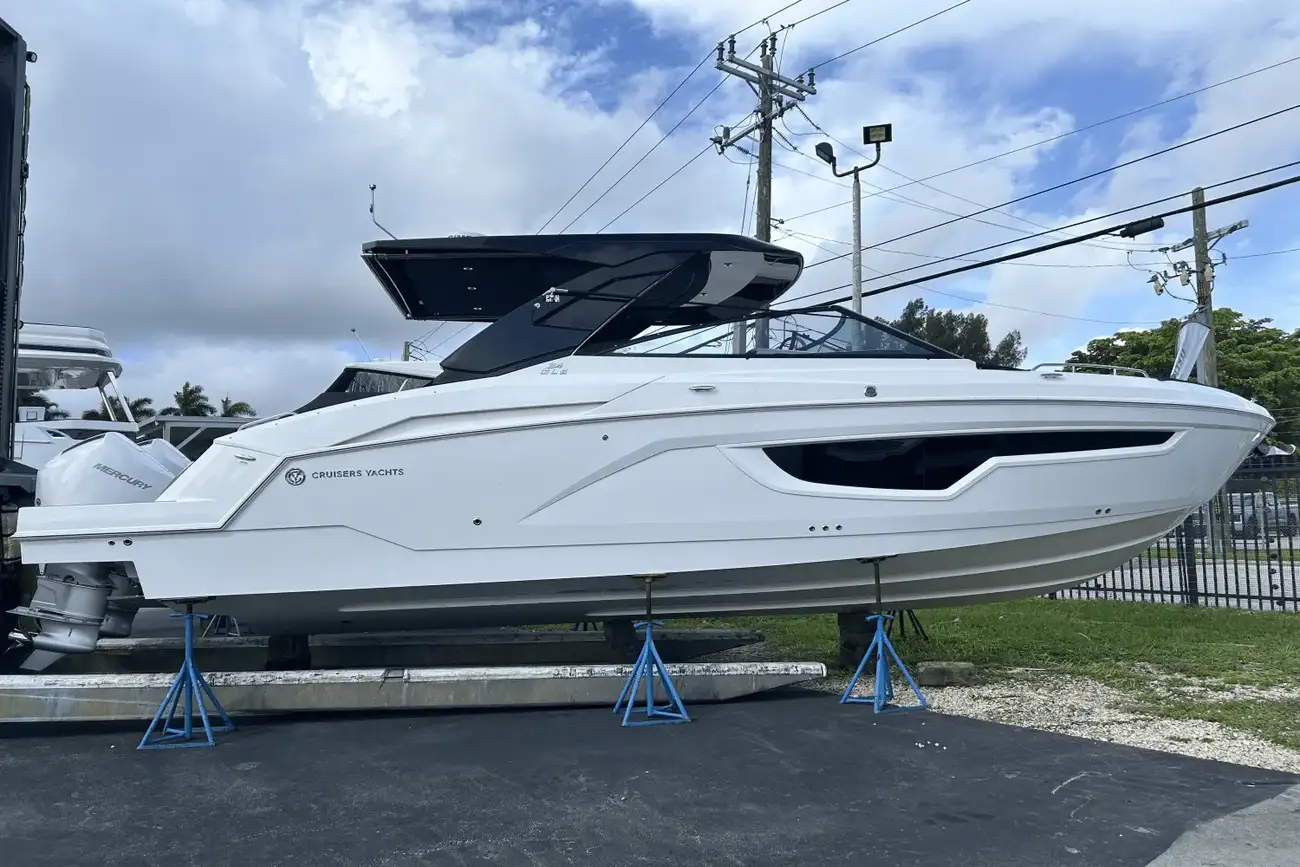 Cruisers Yachts 34 GLS OB