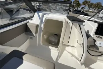 Thumbnail von Boston Whaler 210 Vantage