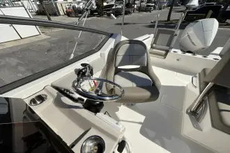 Thumbnail von Boston Whaler 210 Vantage