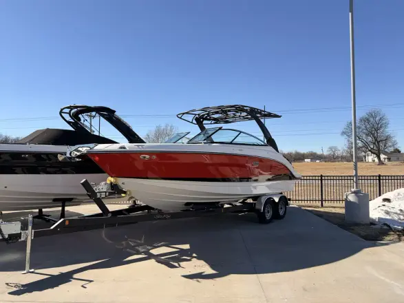 Sea Ray SLX 260 