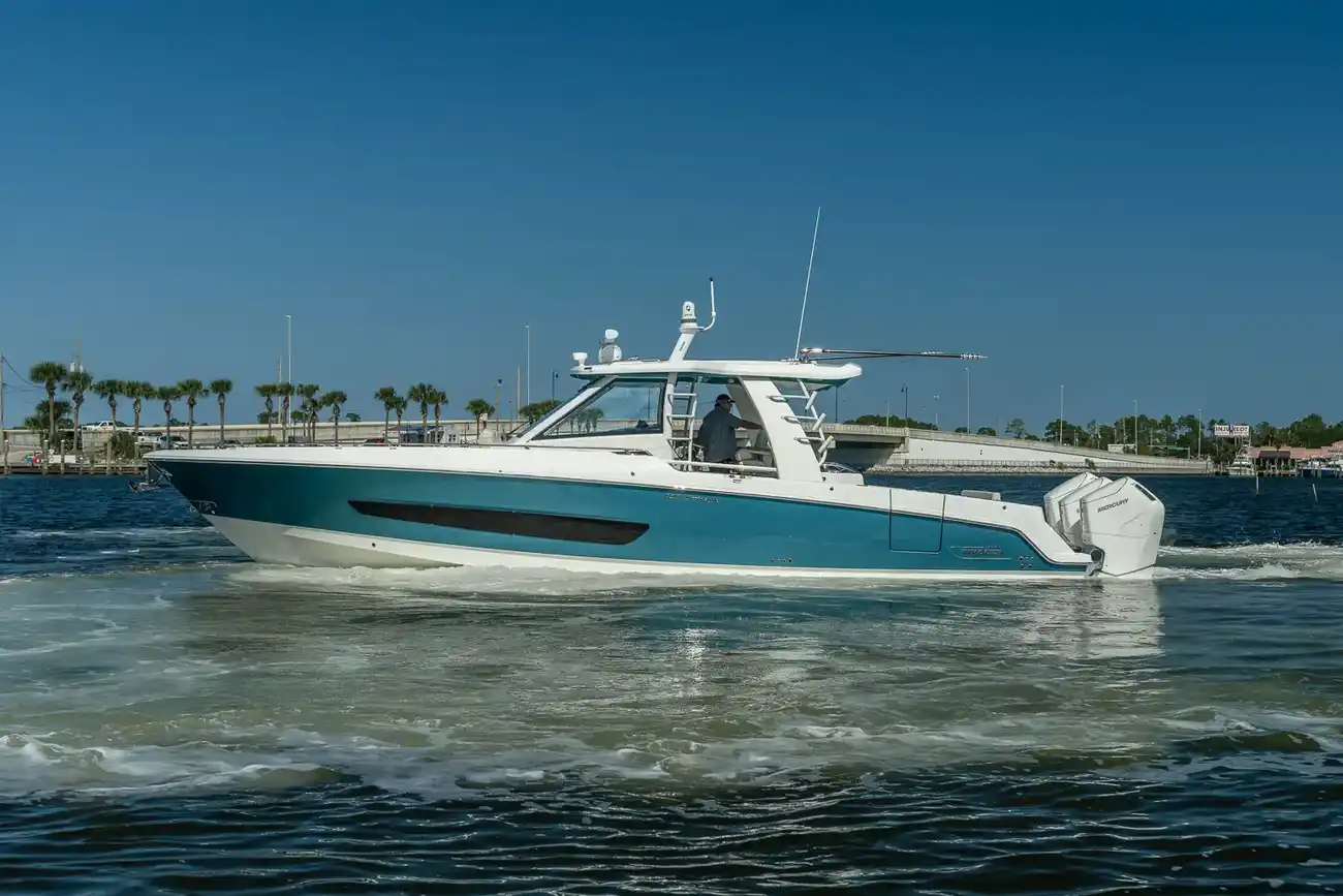 Boston Whaler 420 Outrage