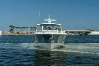 Thumbnail von Boston Whaler 420 Outrage