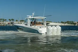 Thumbnail von Boston Whaler 420 Outrage