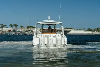 Thumbnail von Boston Whaler 420 Outrage