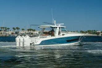 Thumbnail von Boston Whaler 420 Outrage