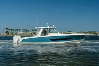 Thumbnail von Boston Whaler 420 Outrage