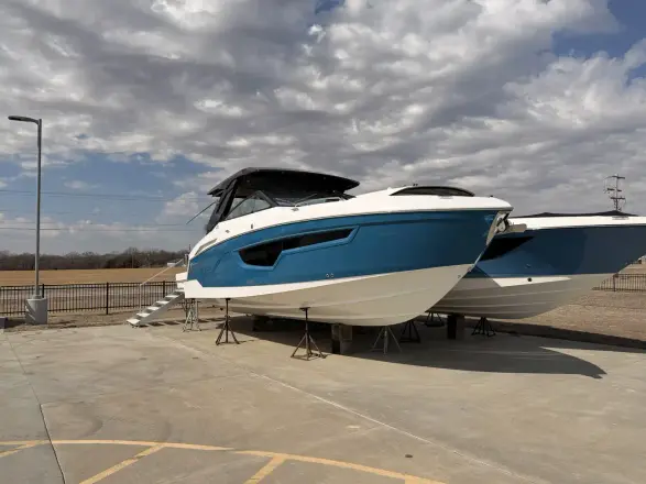 Cruisers Yachts 34 GLS