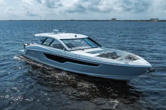 Thumbnail von Cruisers Yachts 50 GLS OB