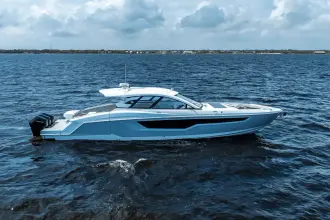 Thumbnail von Cruisers Yachts 50 GLS OB