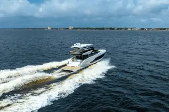 Thumbnail von Cruisers Yachts 57 FLY