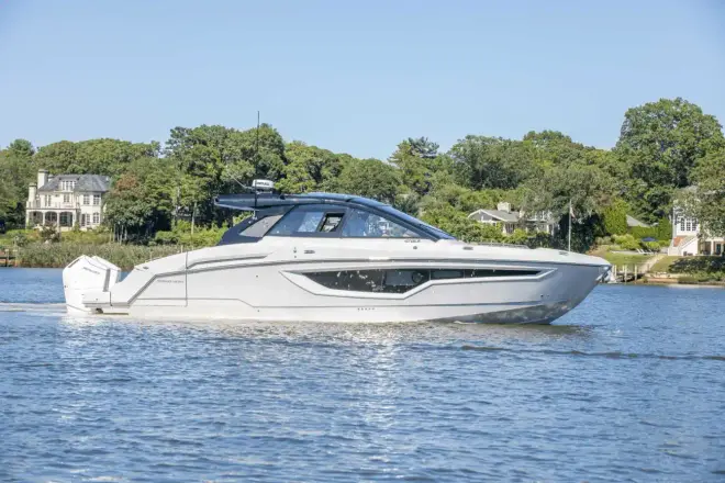 Cruisers Yachts 42 GLS OB