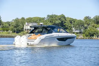 Thumbnail von Cruisers Yachts 42 GLS OB