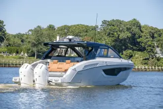 Thumbnail von Cruisers Yachts 42 GLS OB