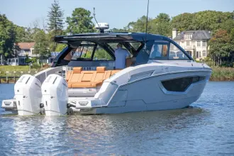 Thumbnail von Cruisers Yachts 42 GLS OB