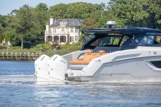 Thumbnail von Cruisers Yachts 42 GLS OB