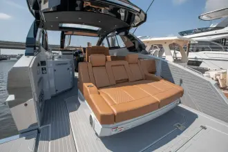 Thumbnail von Cruisers Yachts 42 GLS OB