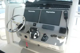 Thumbnail von Boston Whaler 380 Outrage