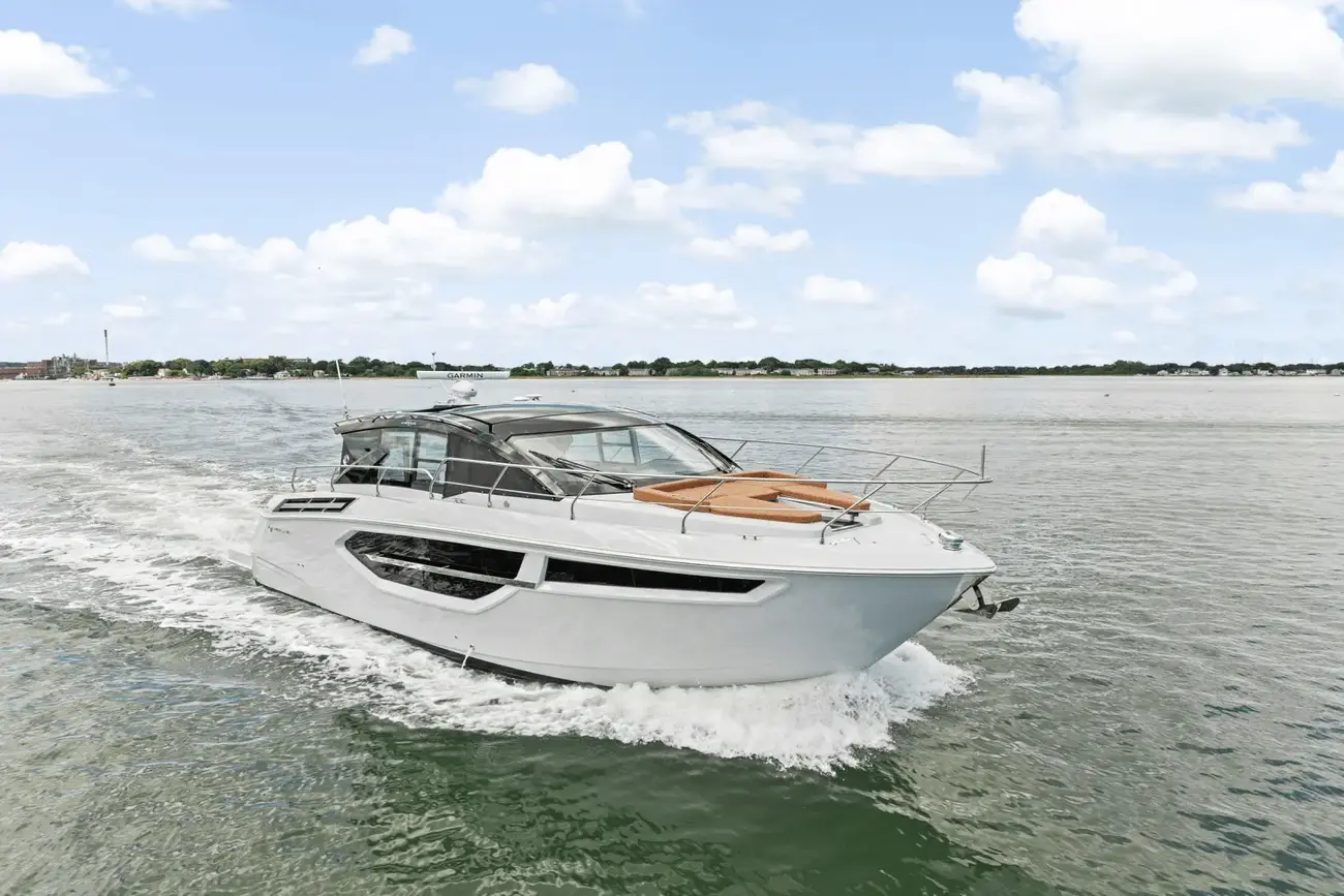 Thumbnail von Cruisers Yachts 42 Cantius