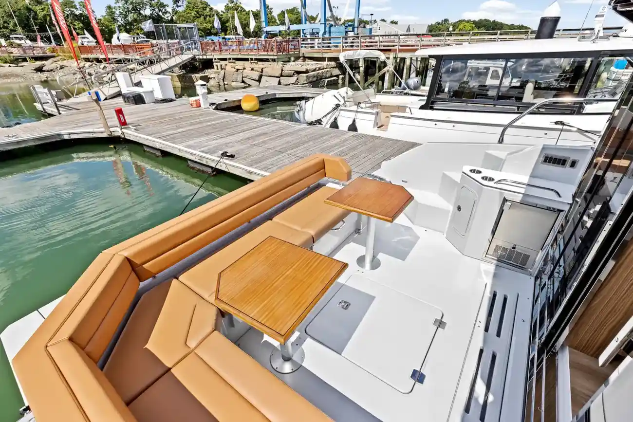 Thumbnail von Cruisers Yachts 42 Cantius