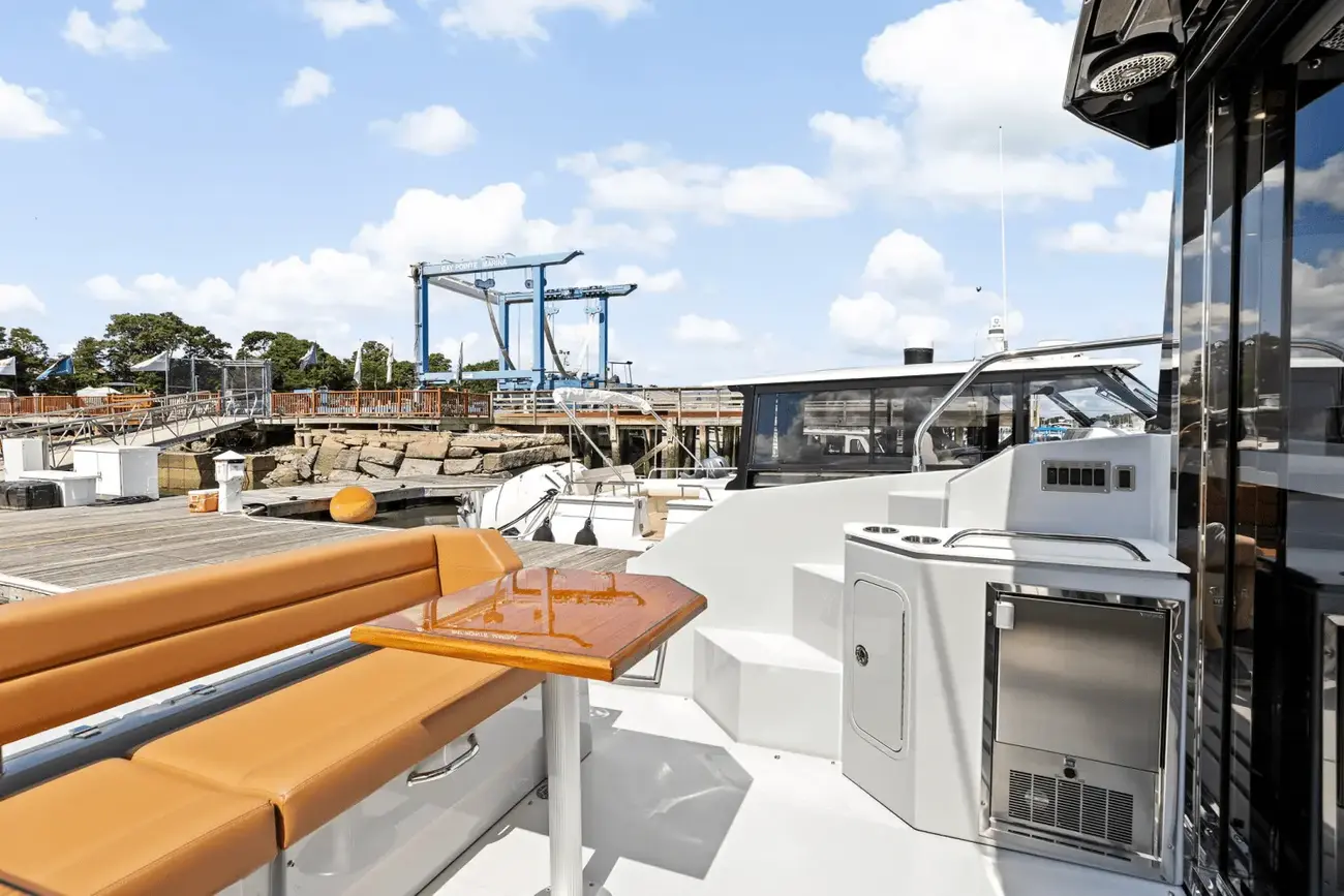 Thumbnail von Cruisers Yachts 42 Cantius