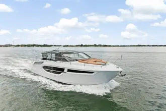 Thumbnail von Cruisers Yachts 42 Cantius