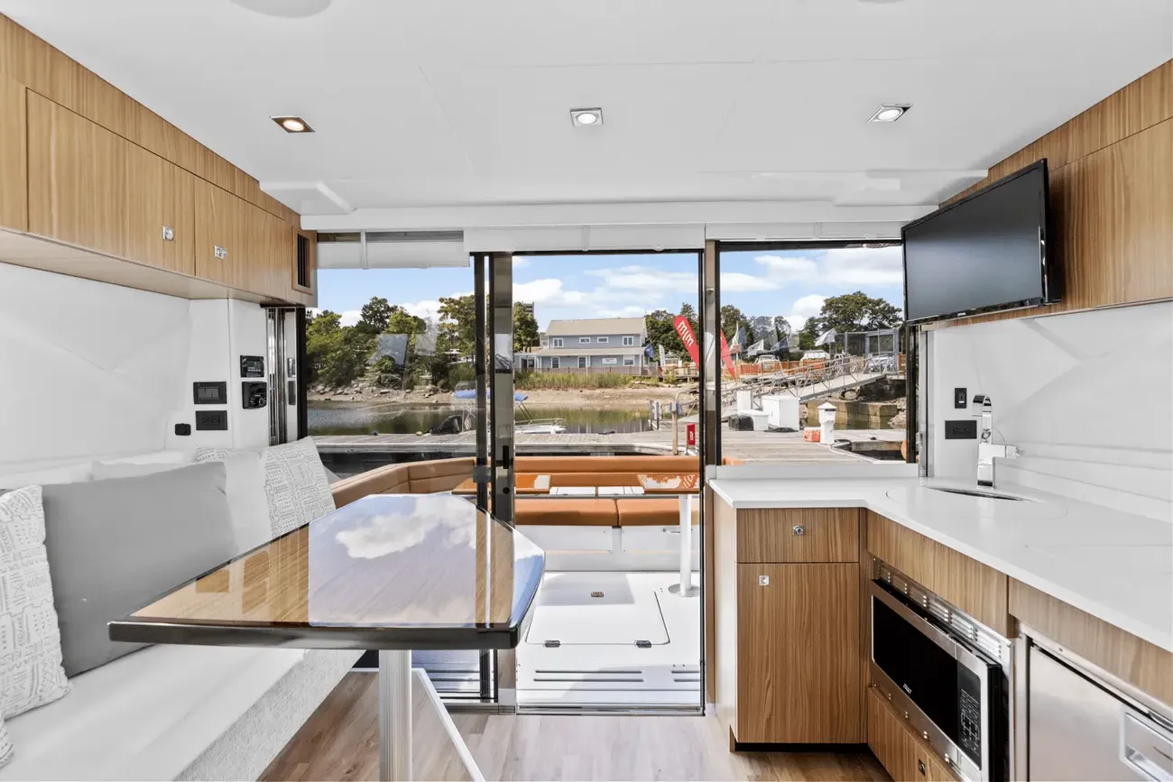 Thumbnail von Cruisers Yachts 42 Cantius