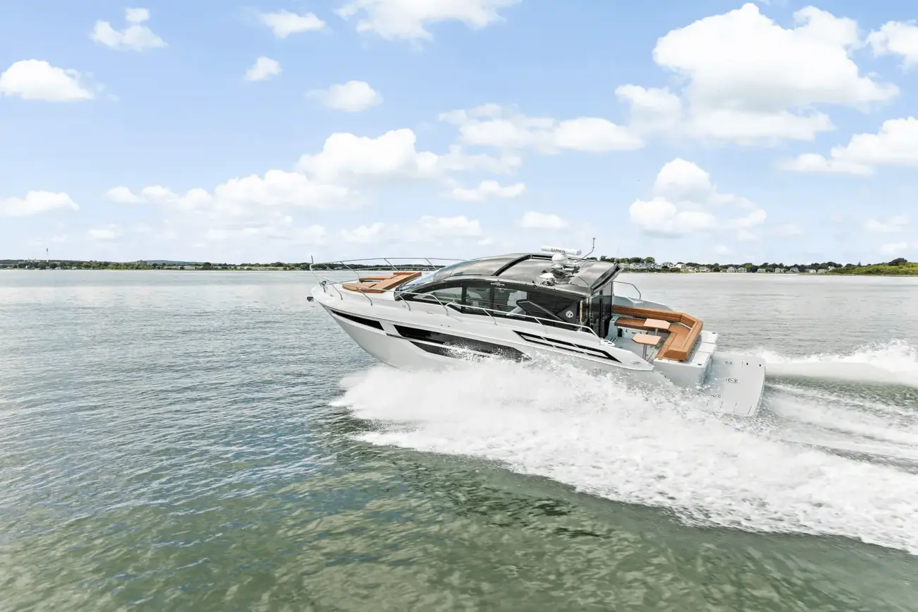 Thumbnail von Cruisers Yachts 42 Cantius